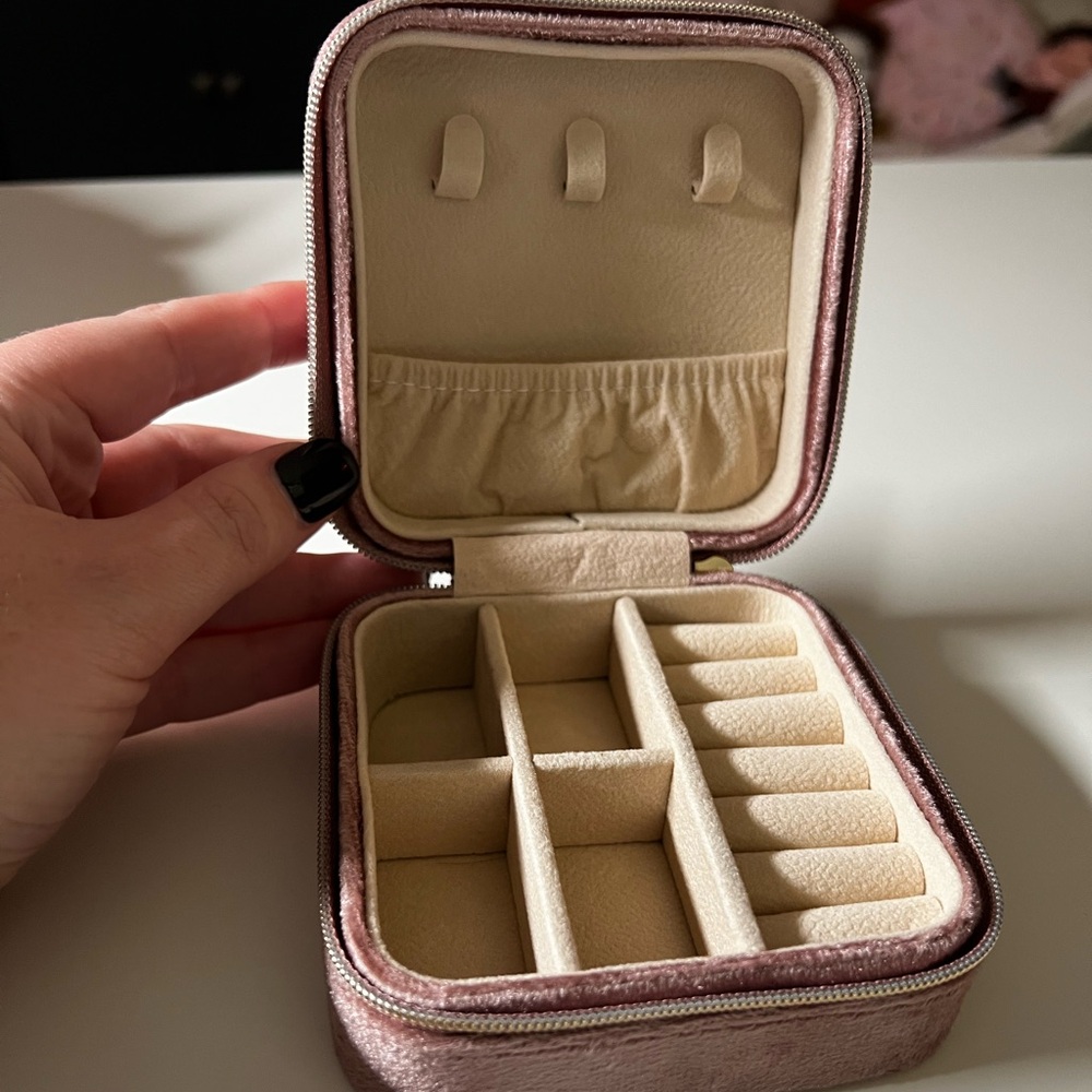 Velvet Pink Jewelry Organizer